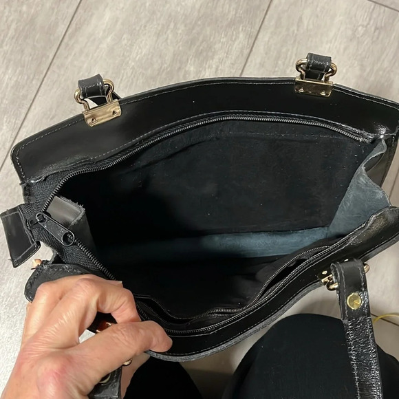 Vintage Shoulder Bag Gold Hardware - Picture 13 of 15